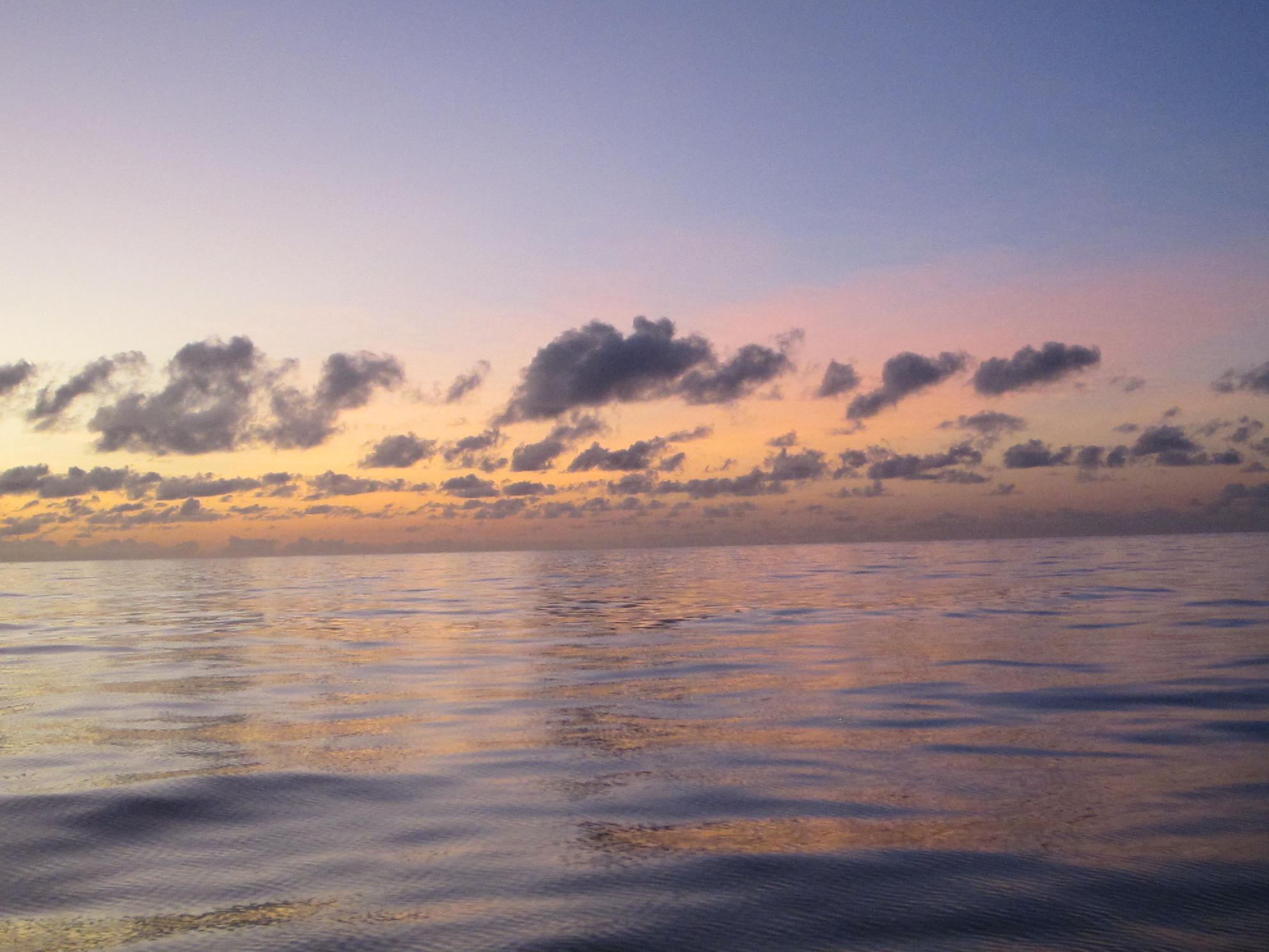 55-this-gorgeous-sunrise-approaching-the-great-barrier-reef-showed-how-the-ocean-can-sometimes-be-as-calm-as-a-pond
